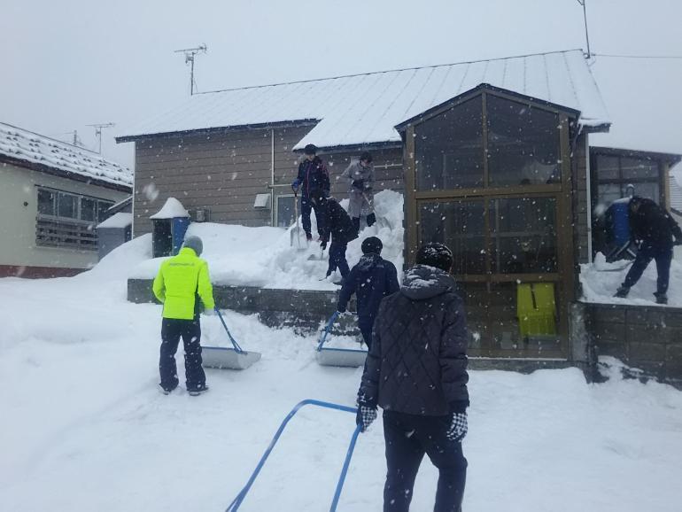 蘭越高校生除雪ボランティア活動を実施